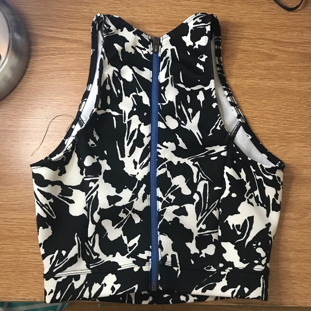 Black and white crop top - Picture 2 of 2